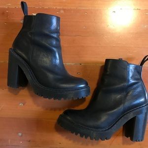 Dr. Martens MAGDELENA Black Leather Boots